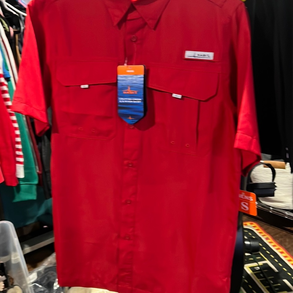 Men’s HAbit shirt size small, red collar new with tags